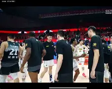 里程碑夜广厦男篮豪取连胜，CBA常规赛关键时刻刷纪录，更衣室稳定，医务组通报恢复