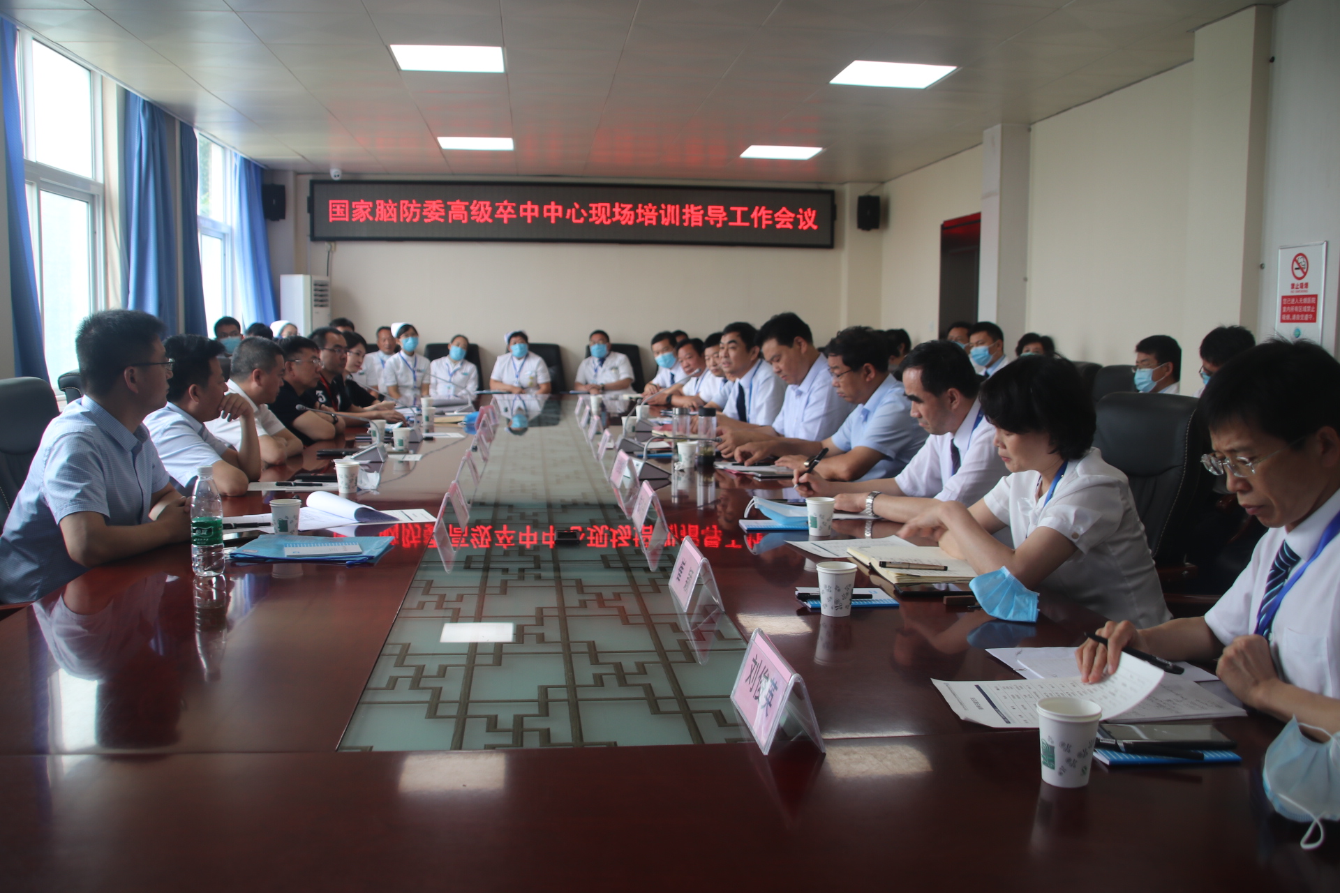 亚博体育官方-多特蒙德内部会议纪要流出——窗口期门线救险，欧联使命明确，医务组通报恢复