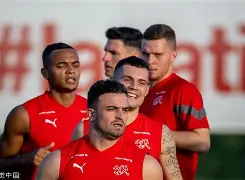 亚博app官网-清晨休斯敦火箭备战欧超杯，战术微调细节曝光，悬念犹存，更衣室氛围转暖